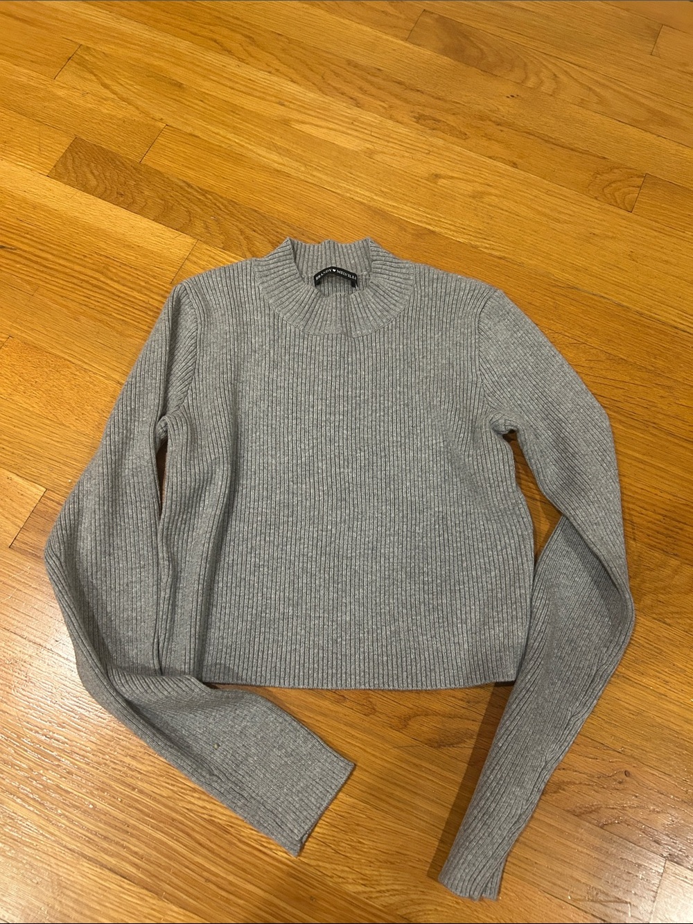 Brandy Melville Light Gray Ribbed Cropped Mock Neck Sweater